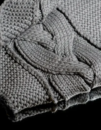 Dettaglio maglia lavorazione treccia